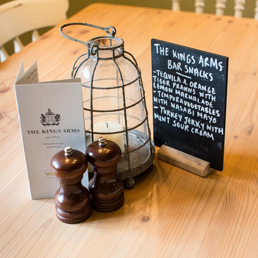 ホテルThe Kings Arms Fernhurst エクステリア 写真